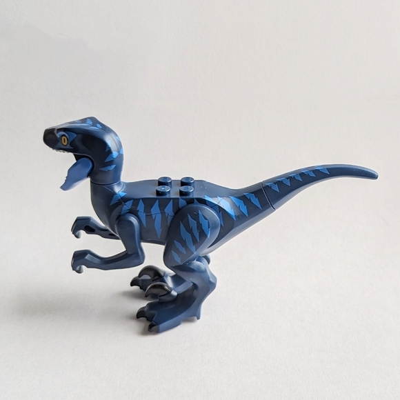 LEGO Dinosaur Blue Velociraptor - Picture 2 of 5